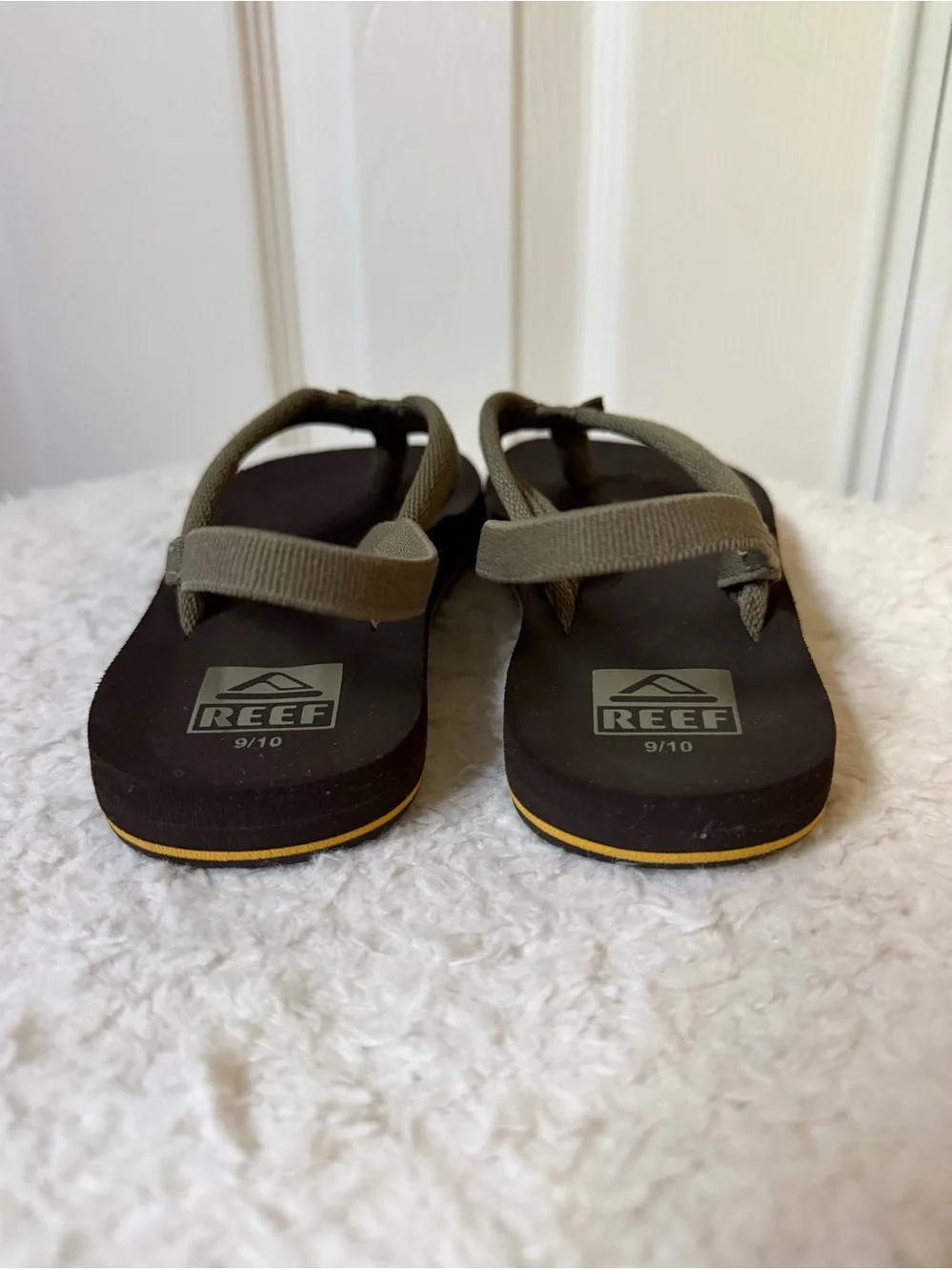 4/25 Reef Kids Boys Olive/Brown Flip Flop Sandals Size 9/10
